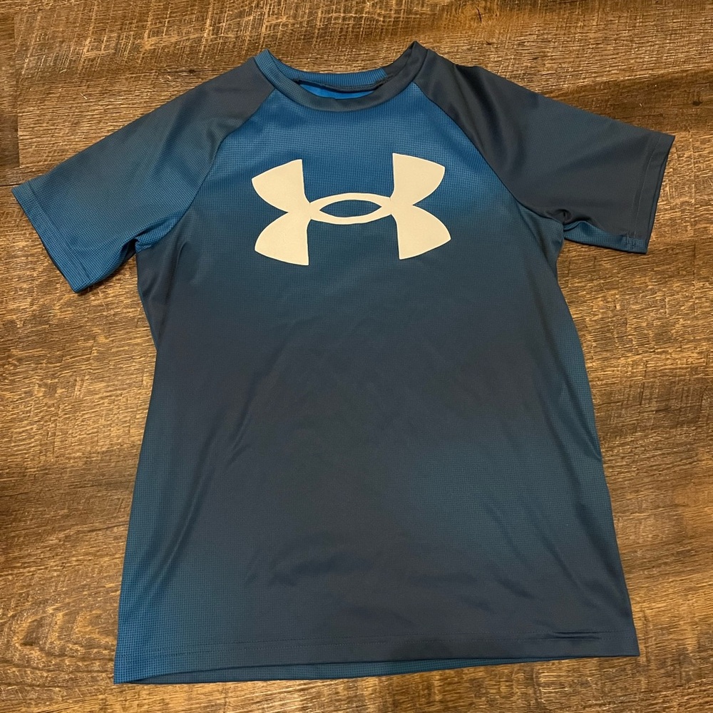 Under Armour tshirt